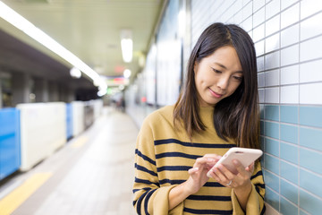 魅力は割引プランだけじゃない！au法人携帯が選ばれる訳とは？